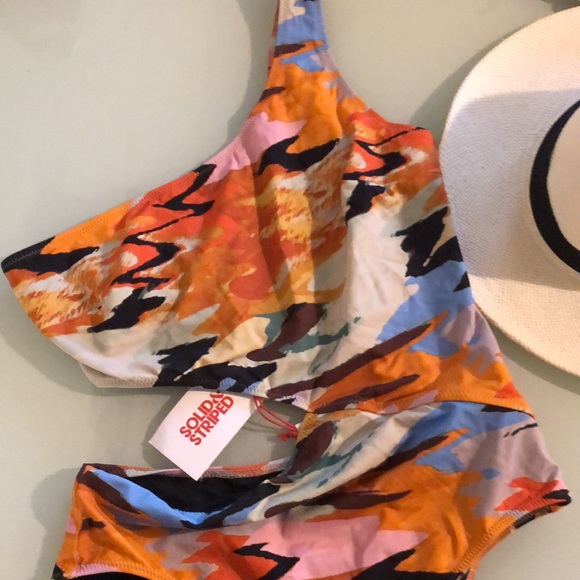 solid & striped Claudia Printed Asymmetric suit - Picture 2 of 15